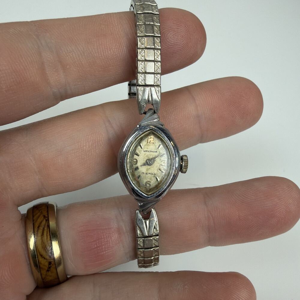 VTG Waltham Style Ladies Watch. 17 Jewels Watch